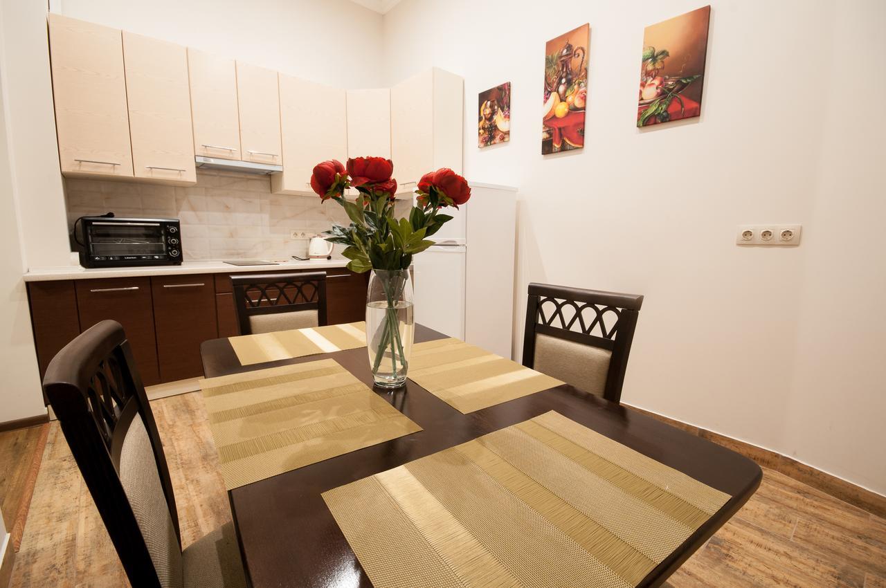 Wonderful Flat On Center *